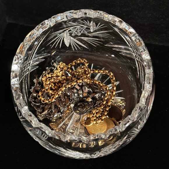 Vintage Hollywood Regency Crystal Cut Glass Pedestal Bowl / Trinket Dish. - Picture 6 of 9